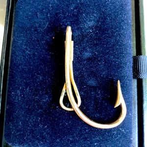 Gold tone Fishing Hook Tie Pin